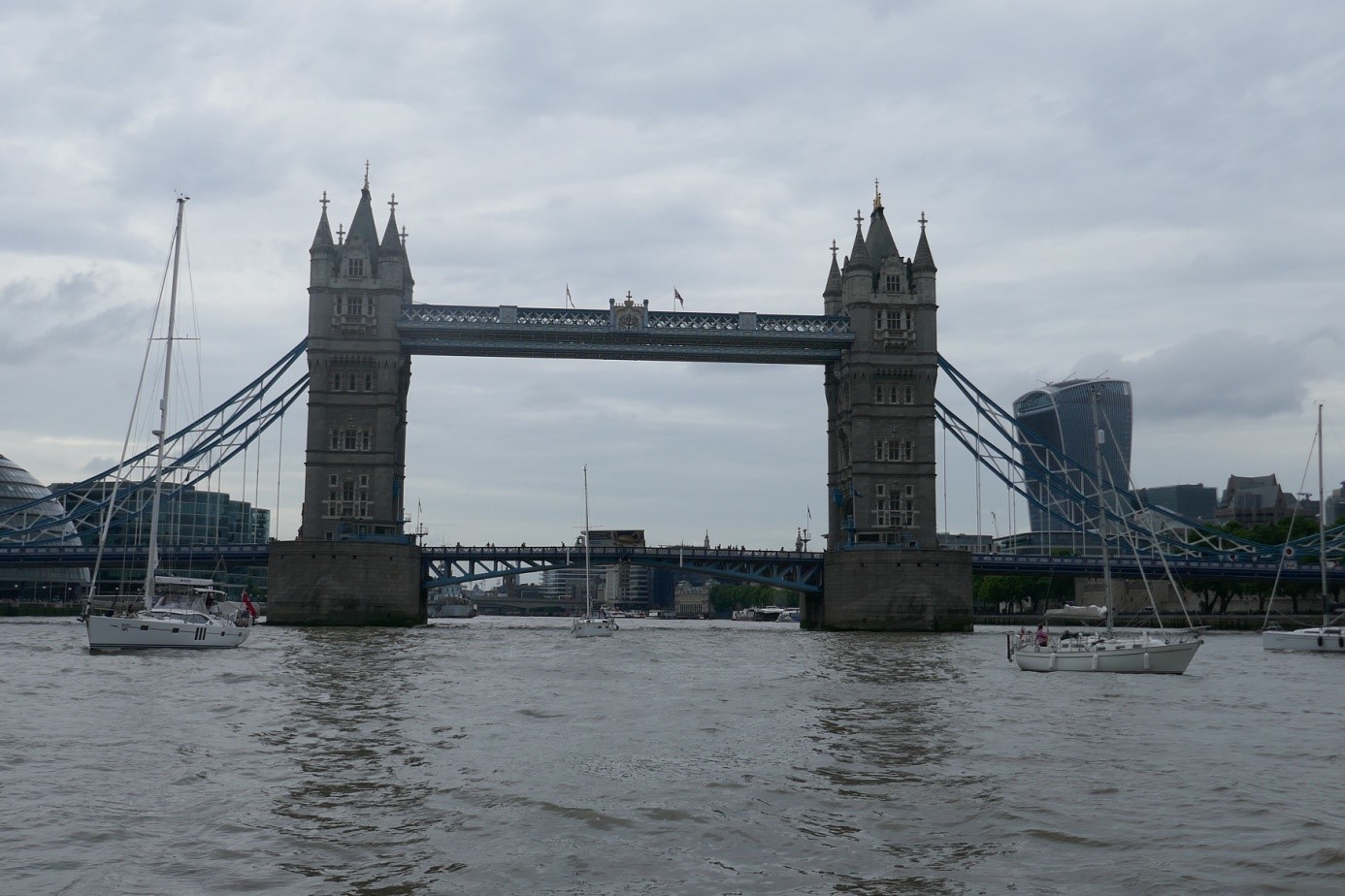 Jaap van der harst deel1 een dik uur rondjes draaien voor de tower bridge