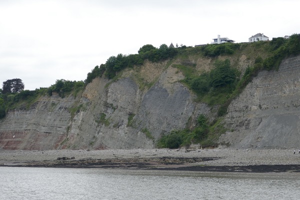 De hoge klifkust bij Penarth een voorstadje van Cardiff