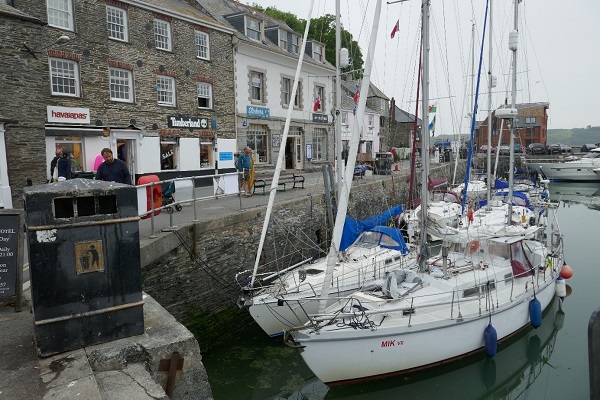 Samen met een Nederlands jacht aangemeerd in het pittoreske haventje van Padstow
