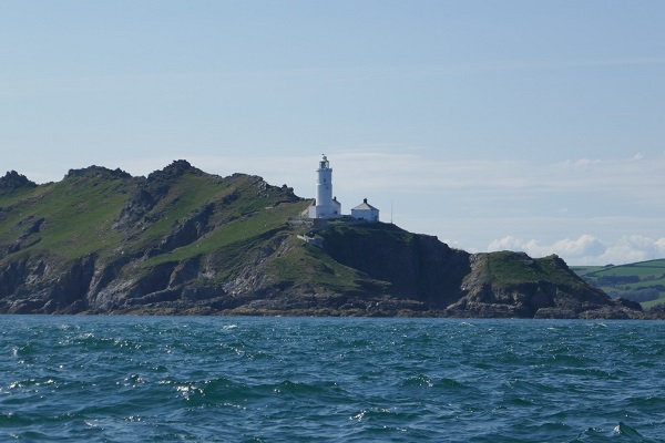 Bij de eerste kaap tussen Dartmouth en Plymouth staat veel stroomjpg